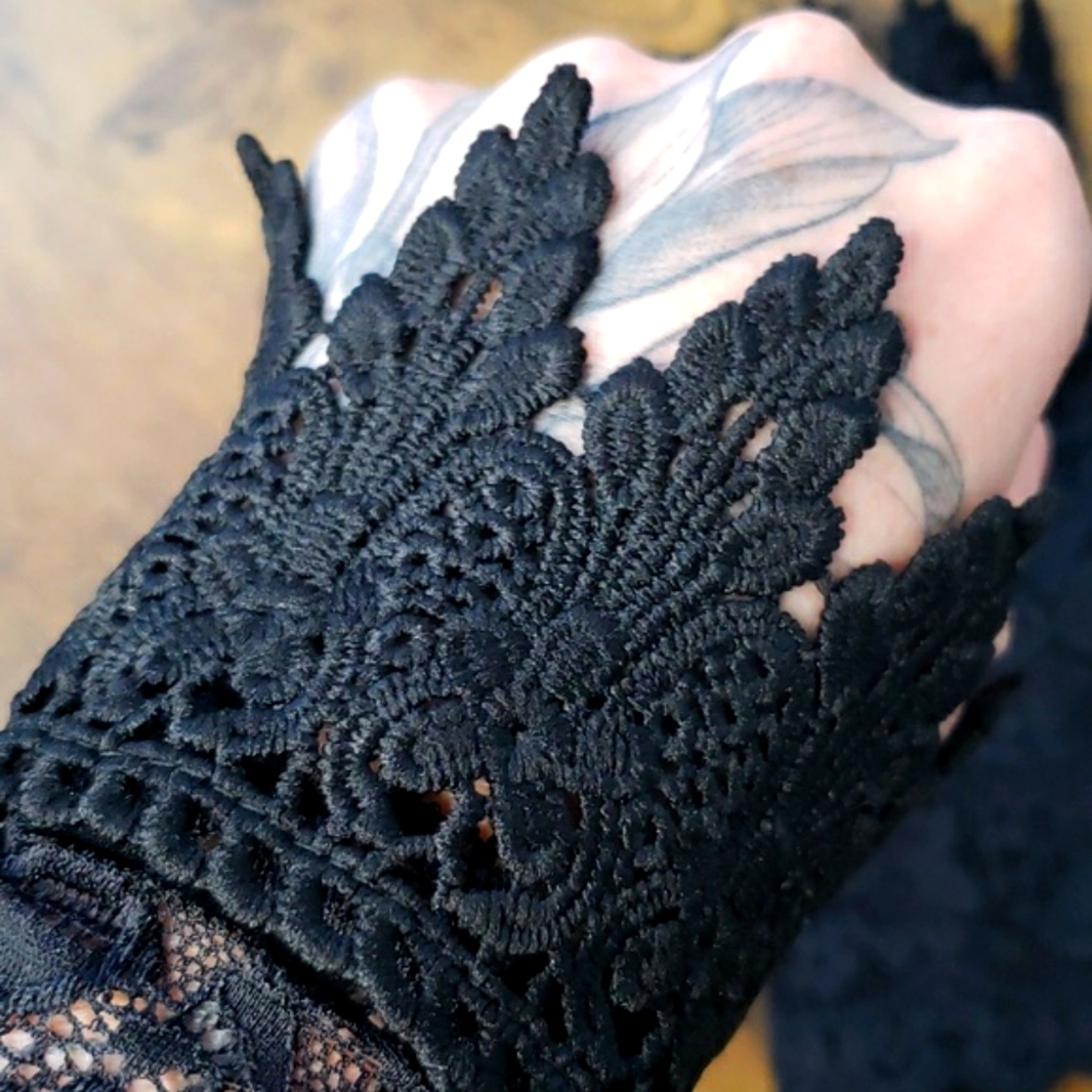 Black Lace Net Mesh Arm Cuff